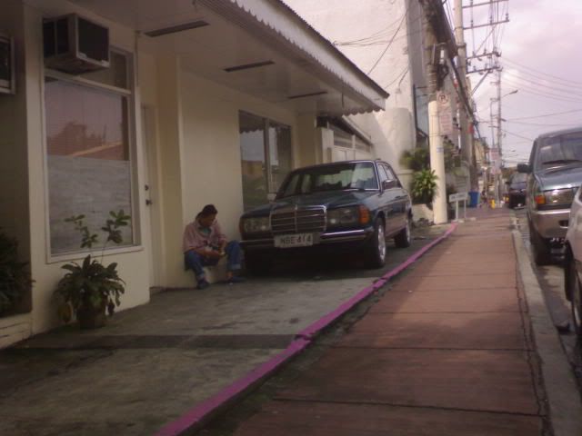 W123 in Kamuning