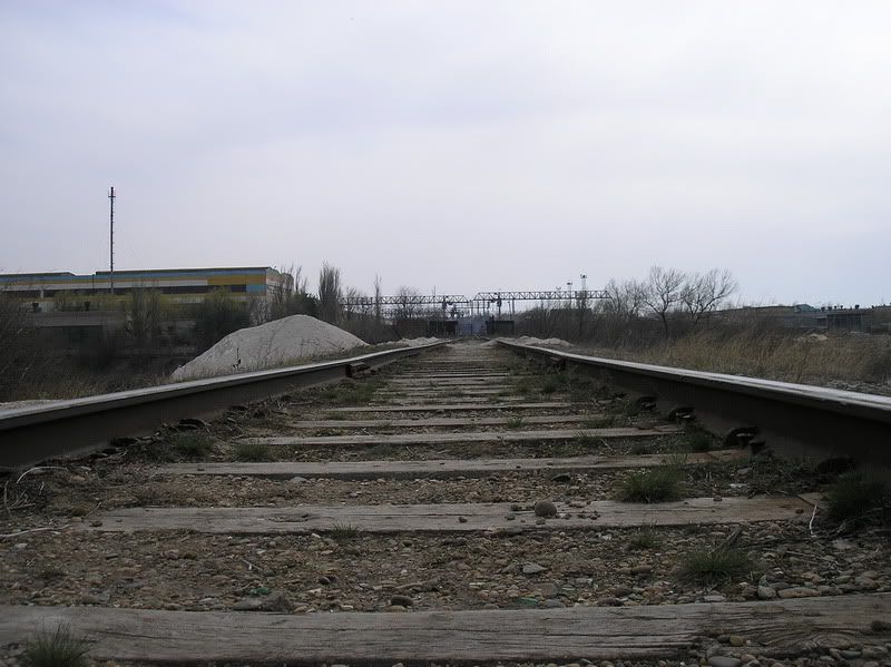 Коллектор у заводской железной дороги