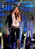 cff_miley_cyrus_performs_during_mtv04s_new_year63s_eve_special_in_irvine01_122_643lo.jpg