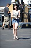 Emma_Roberts-candids_from_Valentines_Day-HQ_Pictures_013