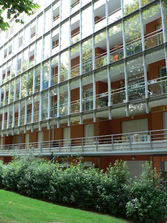 http://i81.photobucket.com/albums/j208/renarddesvolumes/citeinternationale/cite02.jpg