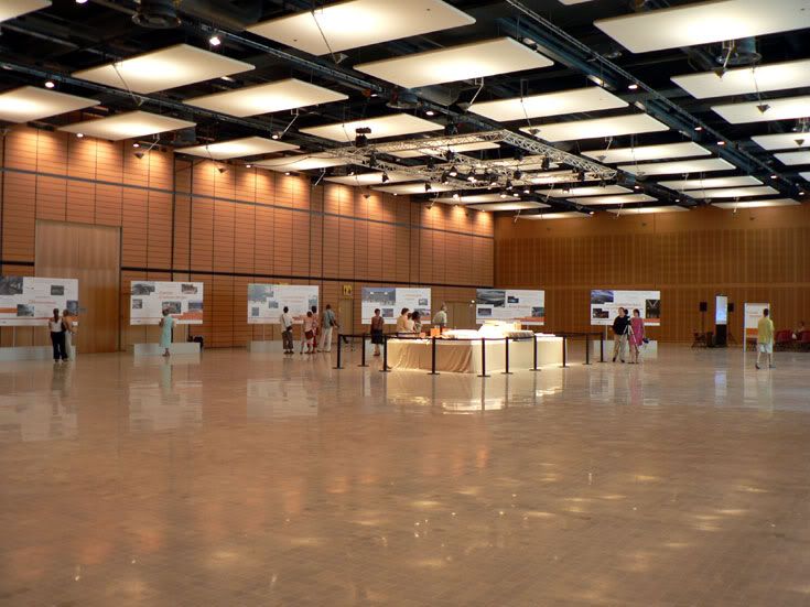 http://i81.photobucket.com/albums/j208/renarddesvolumes/citeinternationale/forum4.jpg