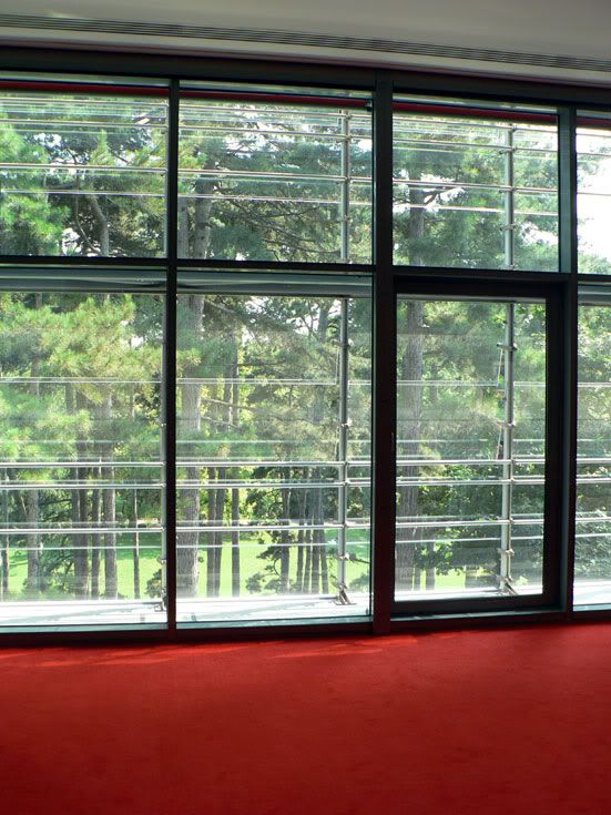 http://i81.photobucket.com/albums/j208/renarddesvolumes/citeinternationale/salle1_vueparc.jpg