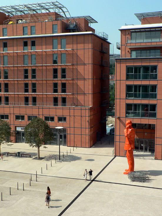 http://i81.photobucket.com/albums/j208/renarddesvolumes/citeinternationale/salles_vueplace02.jpg
