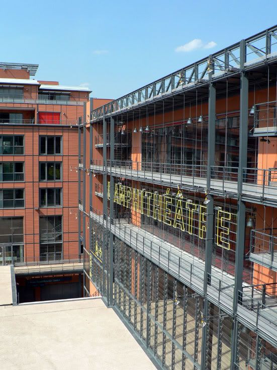http://i81.photobucket.com/albums/j208/renarddesvolumes/citeinternationale/salles_vueplace03.jpg