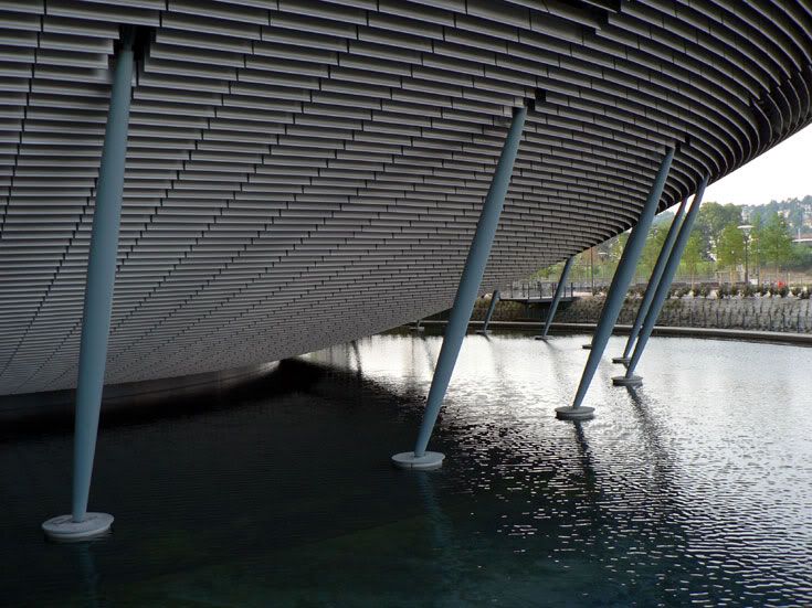 http://i81.photobucket.com/albums/j208/renarddesvolumes/citeinternationale/soucoupe07.jpg