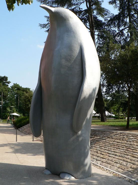 http://i81.photobucket.com/albums/j208/renarddesvolumes/citeinternationale/veilhan07.jpg