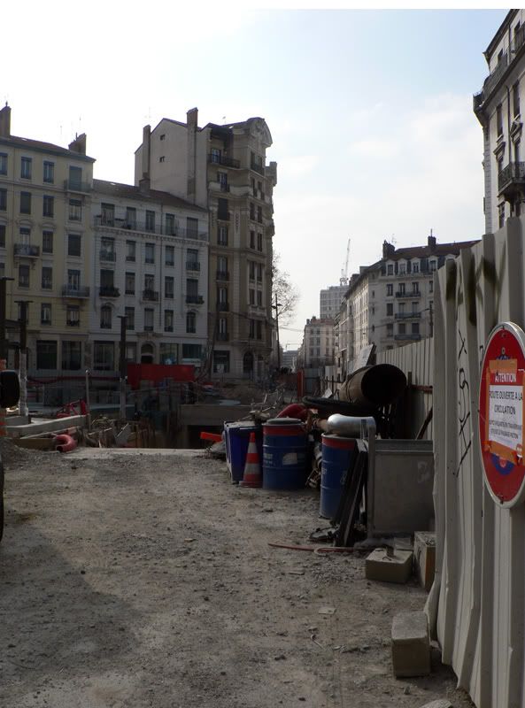 http://i81.photobucket.com/albums/j208/renarddesvolumes/lyon6eme/fev2012_EspaceBrotteaux_02.jpg