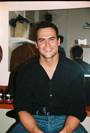 re: The Cheyenne Jackson is AWESOME page!!