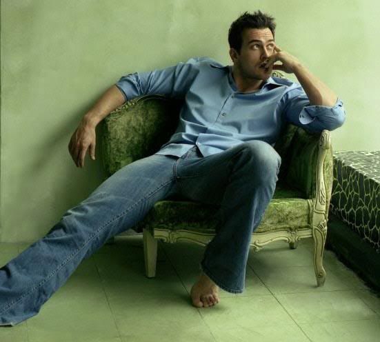 re: The Cheyenne Jackson is AWESOME page!!