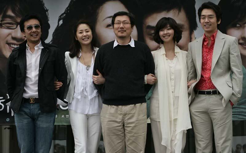 Hong Sang-soo and the cast of 'Woman on the Beach'
