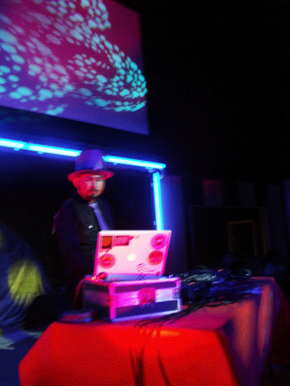 Alex Lug alterna con JD Samson en los decks