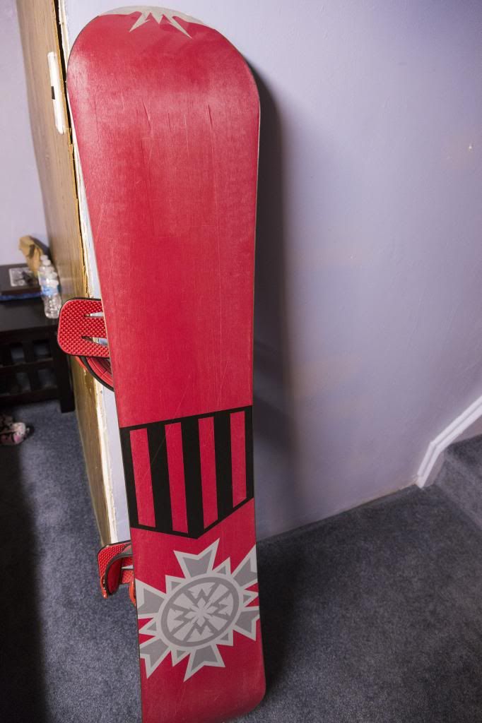 Lamar Tripper Snowboard, Forum Bindings and RED helmet VW Vortex