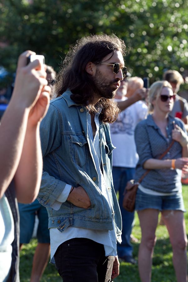 crowd-2_zpsc11cf496.jpg