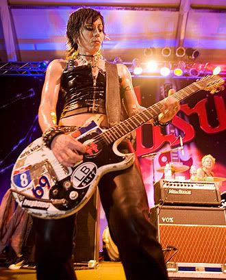 joan_jett_stage.jpg